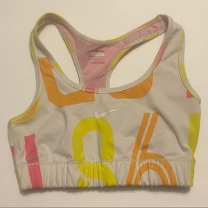 Nike medium nikefit sports bra